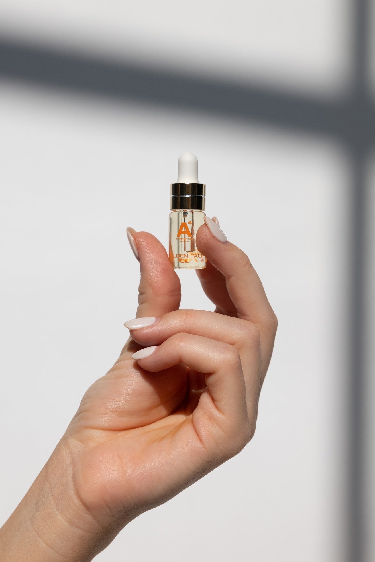 a4-cosmetics-munich-a4-pflege-le-luxusproben-set-golden-face-oil-golden-body-oil image 2